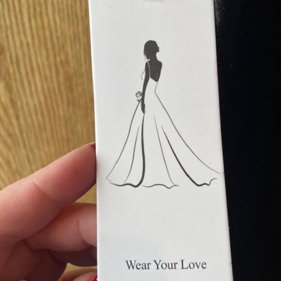 Black Velvet 28W Plus Formal Dress with Sleeves Long Layered Fall Wedding - Picture 4 of 4